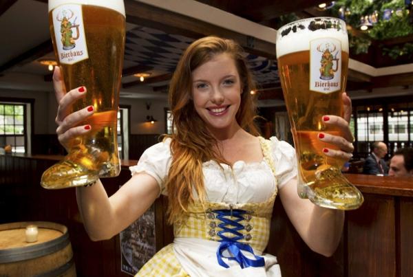 Biermeisje van de maand november Biermeisje van de maand november