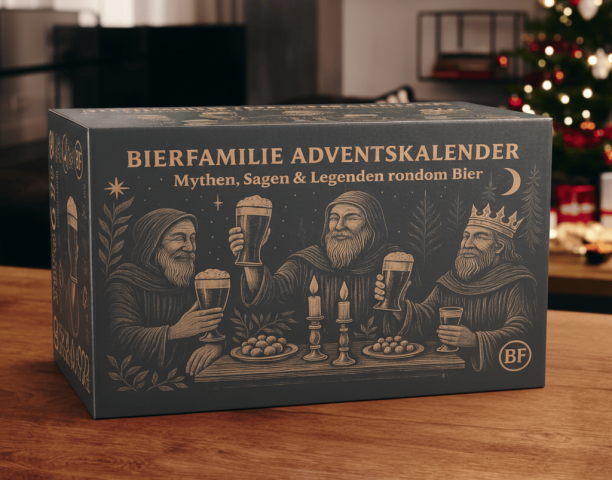 Bieradventskalender van Bierfamilie op een tafel met kerstboom op de achtergrond