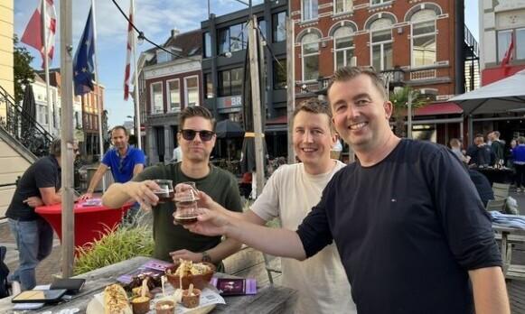 Proosten tijdens Roosendaals Bockbierfestival