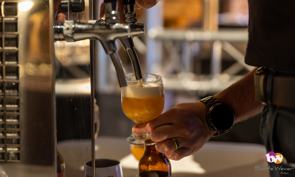 Tappen tijdens bier en whisky festival