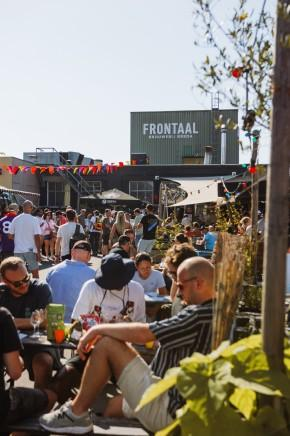 Genieten in de zon tijdens Brewda bierfestival Genieten in de zon tijdens Brewda bierfestival