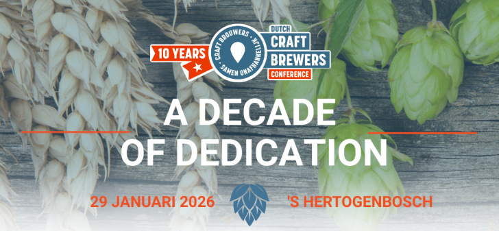 Banner van de Dutch Craft Brewers Conference 2026 met hop, graan en de tekst A Decade of Dedication
