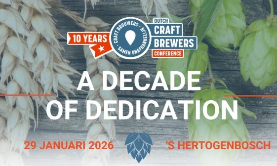 Banner van de Dutch Craft Brewers Conference 2026 met hop, graan en de tekst A Decade of Dedication