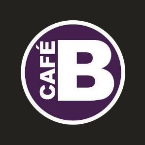 Logo van Café B met paarse achtergrond en witte tekst.