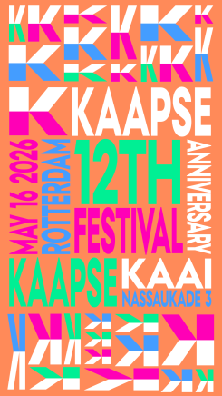 Poster van het Kaapse 12th Anniversary Festival met kleurrijke tekst en patronen.