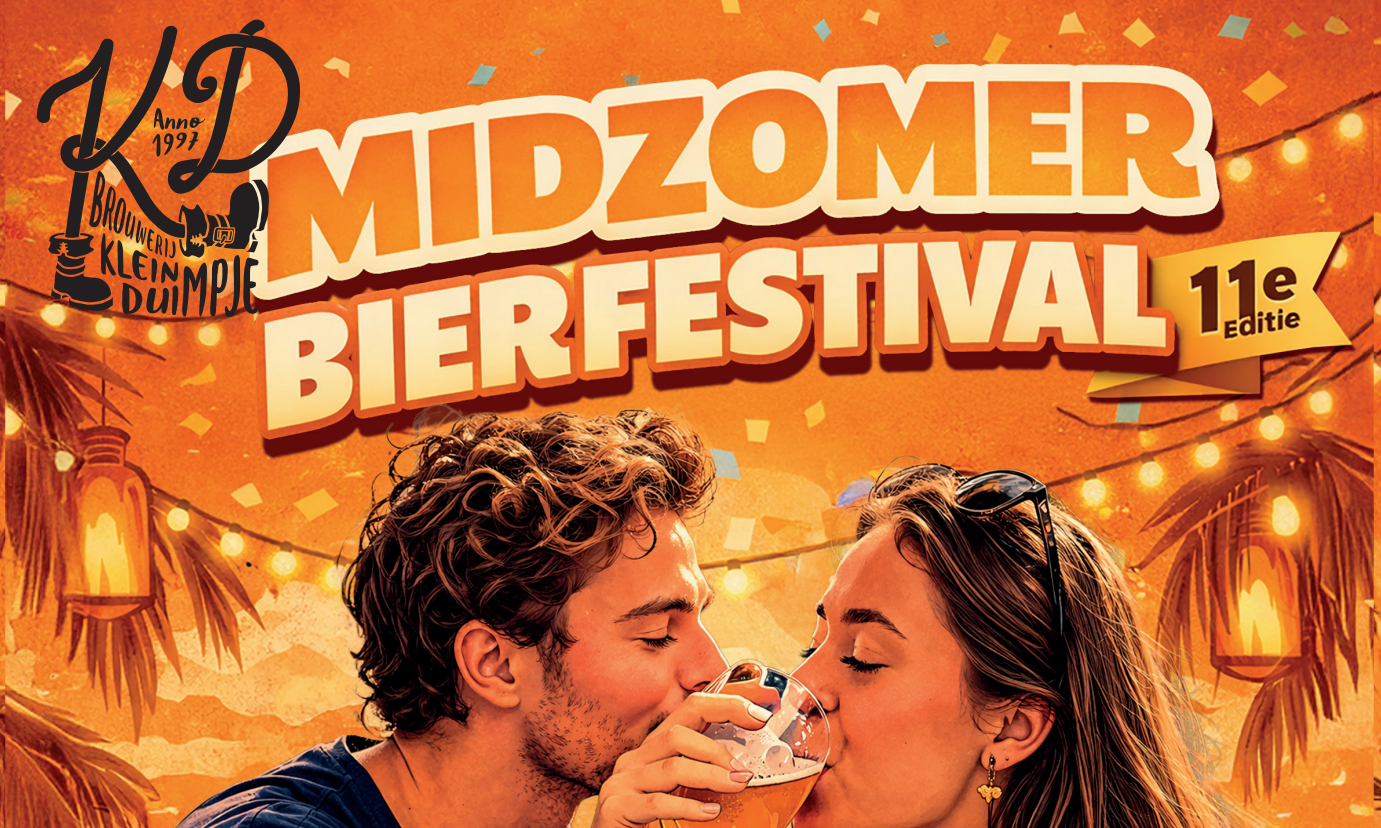 Twee mensen drinken bier op het Midzomer Bierfestival bij Brouwerij Klein Duimpje.