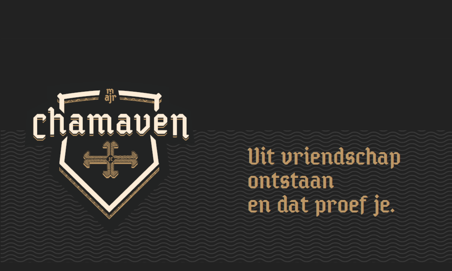 Logo en slogan van Chamaven op een donker achtergrond met golvend patroon.