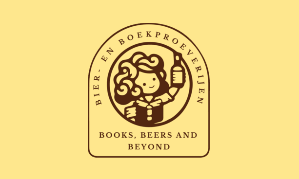 Logo van een bier- en boekproeverij met een gestileerd gezicht en fles op gele achtergrond.