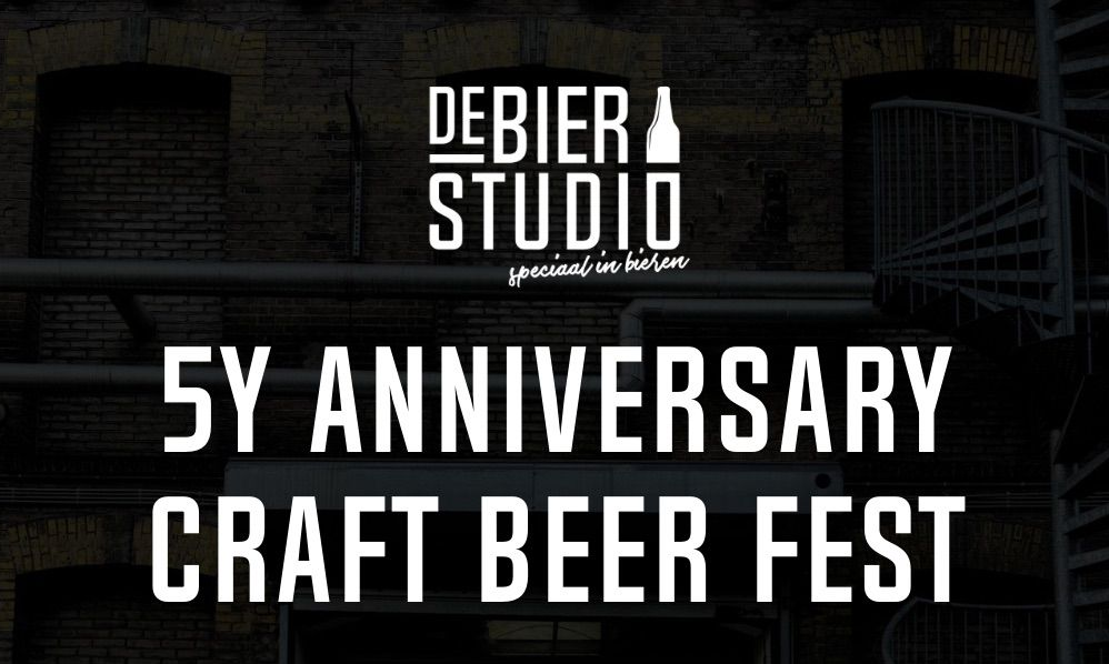 Poster voor 5Y anniversary craft beer fest van De Bierstudio op donkere industriële achtergrond.