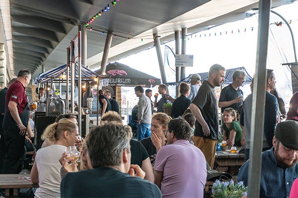 Het festival is net begonnen en nu al gezellig