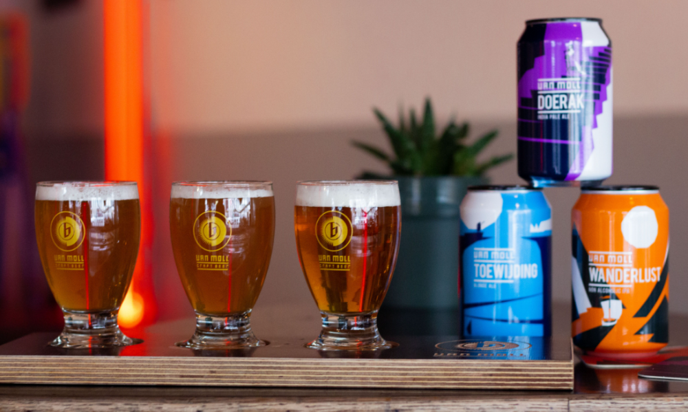 Van Moll proefplankje en blikjes