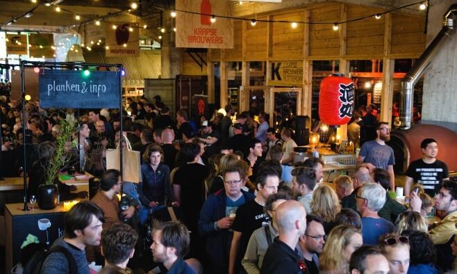 Binnen tijdens Kaapse Anniversary Beer Festival