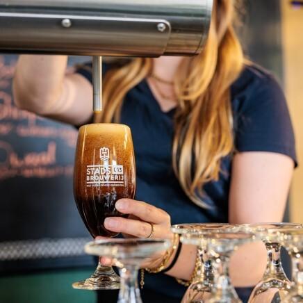 Bier tappen bij Stadsbrouwerij 013