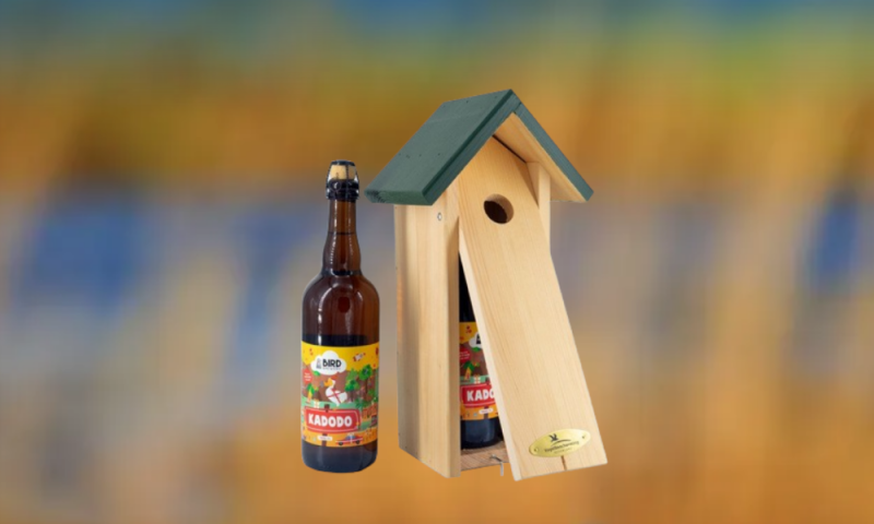 Bird Kadodo bierpakket met vogelhuisje op kleurrijke achtergrond
