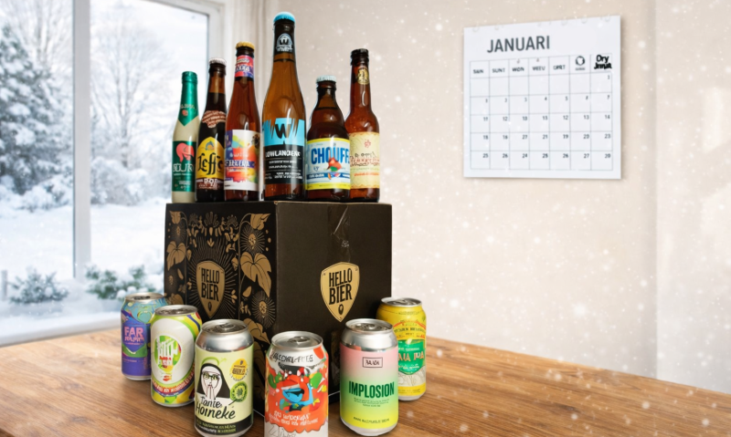 Dry January bierpakket van Hellobier op tafel binnen terwijl er buiten sneeuw ligt