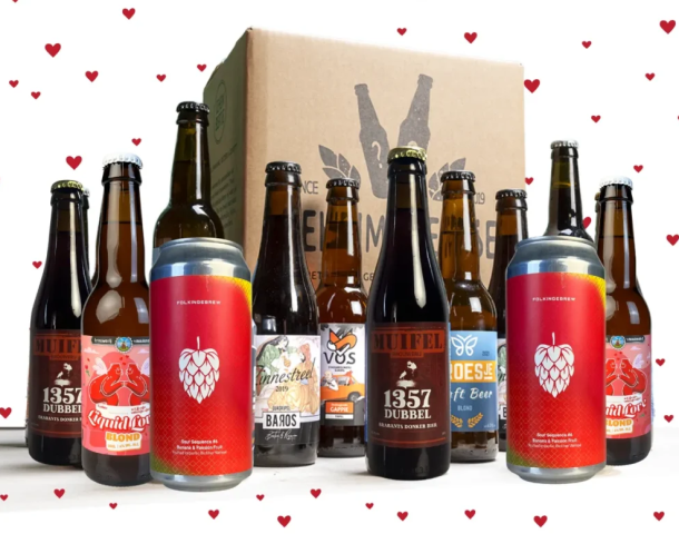 Valentijns Bierpakket met verschillende bieren en kartonnen doos met harten