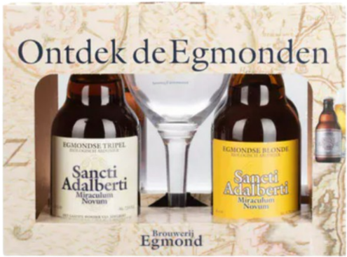 Sancti Adalberti biercadeau met vier flessen en een glas in een decoratieve doos.