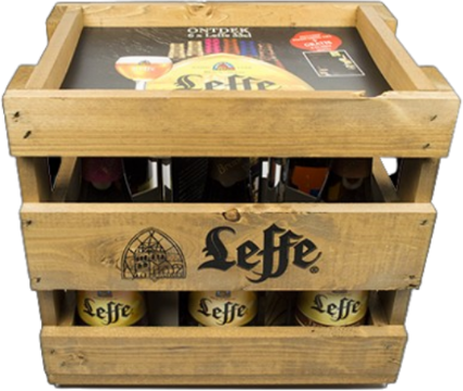 Houten kist met zes flesjes Leffe bier en twee glazen.