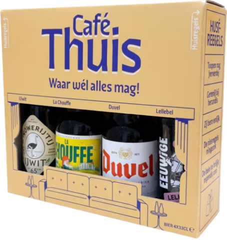 Bierpakket met vier verschillende flesjes in een kartonnen doos van Café Thuis.