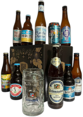 Verschillende flessen bier en een bierglas van Hellobier met een decoratieve doos.