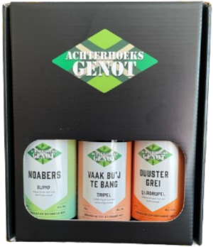 Zwarte geschenkdoos van Achterhoeks Genot met drie zichtbare bierblikken in groen, roze en oranje.
