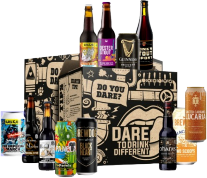 Stout en porter bierpakket met bedrukte DtDD-doos en diverse donkere bierflessen en blikken.