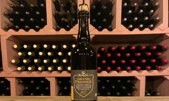 Fles Grand Prestige in de Bourgondische Bierkelder