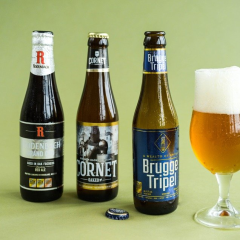 3 bierflesjes met een bierglas horende bij het bierpakket 3 bierflesjes met een bierglas horende bij het bierpakket