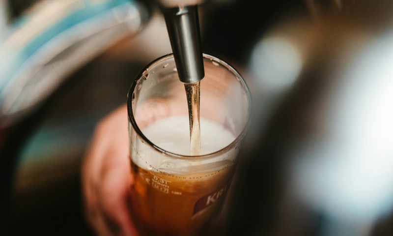 Bier stroomt uit de tap / Unsplash Bier stroomt uit de tap
