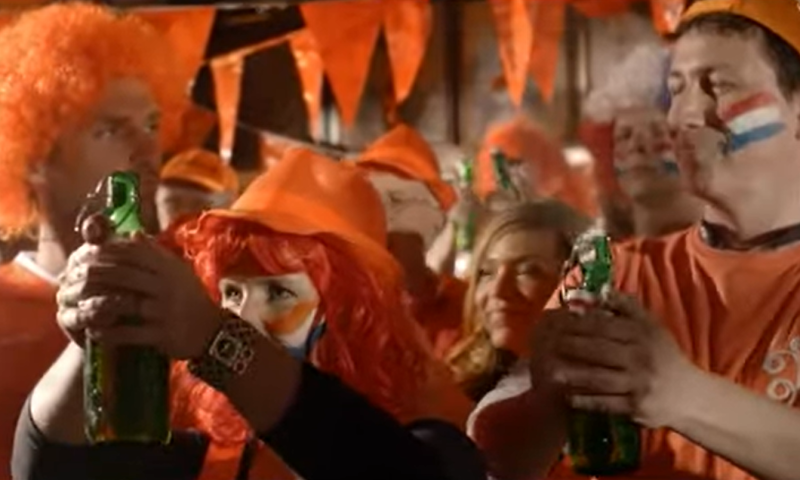 WK reclame van Grolsch met de plopfles WK reclame van Grolsch met de plopfles