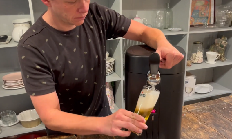 Bier tappen met de Bier Maxx biertap Bier tappen met de Bier Maxx biertap