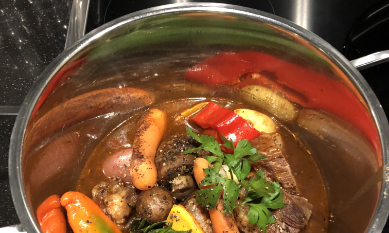 Kleurrijk stootfpotje