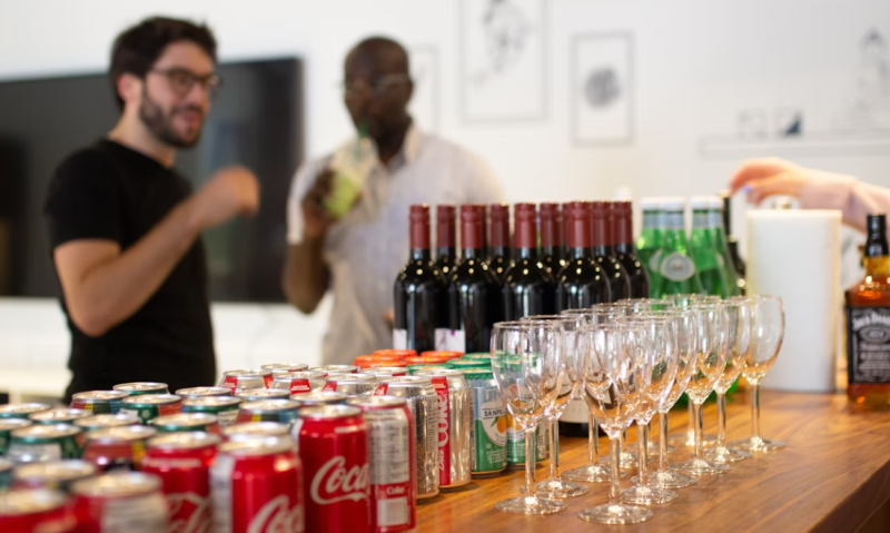 Drankjes op de bar voor een feestje