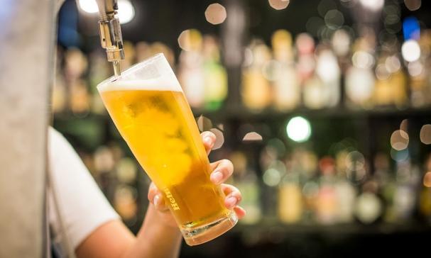 Biertje tappen