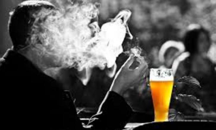 Sigaret met een biertje