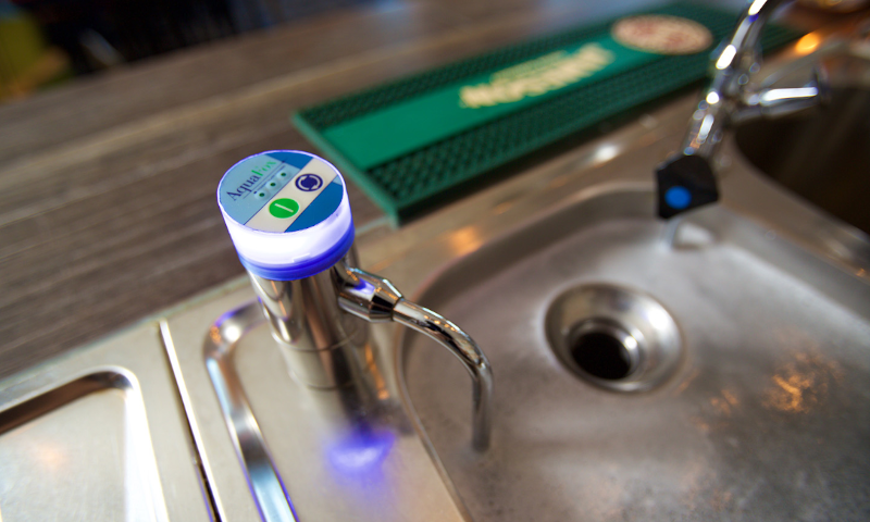 AquaFox om bierglazen nat te spoelen AquaFox om bierglazen nat te spoelen