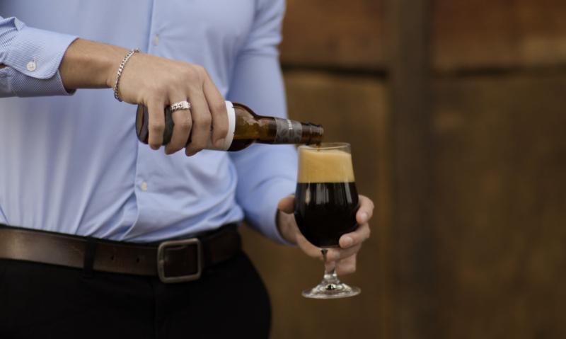 Bier inschenken uit The BeerBox Bier inschenken uit The BeerBox