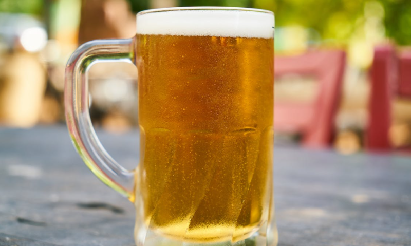 Pul bier op het terras / Pexels Pul bier op het terras