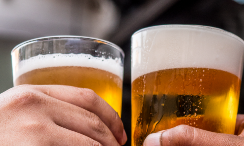 Proosten met bier Proosten met bier