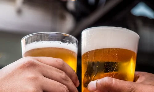 Proosten met bier Proosten met bier