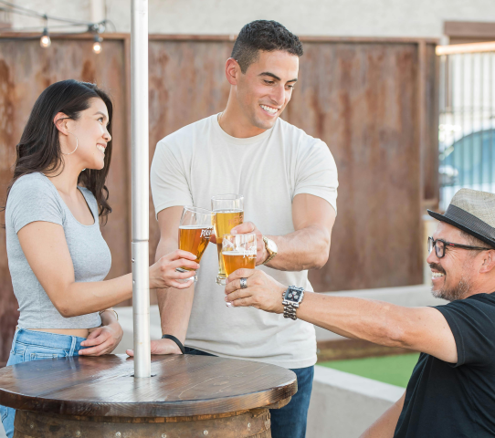 Buiten proosten met bier Buiten proosten met bier