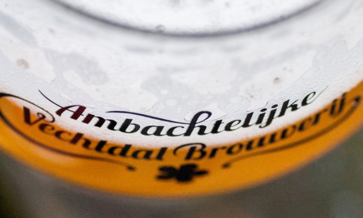 ambachtelijke vechtdal brouwerij tekst op een bierglas