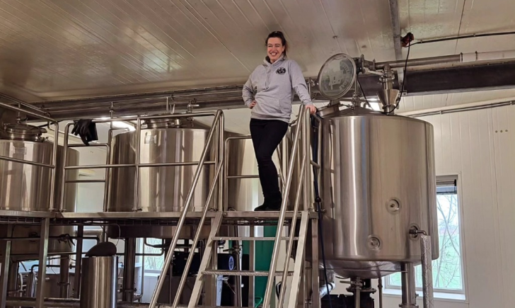 Willemijn Nijboer in de brouwerij