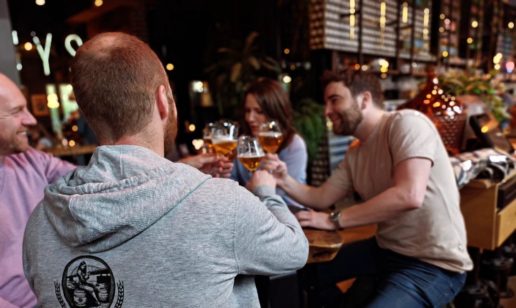 Proosten bij Nijbier