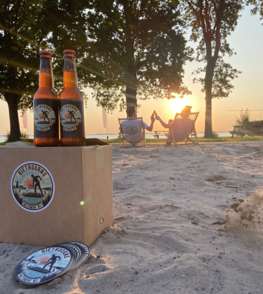 Giethoorns Brouwkunst bieren in een zomerse, chille setting