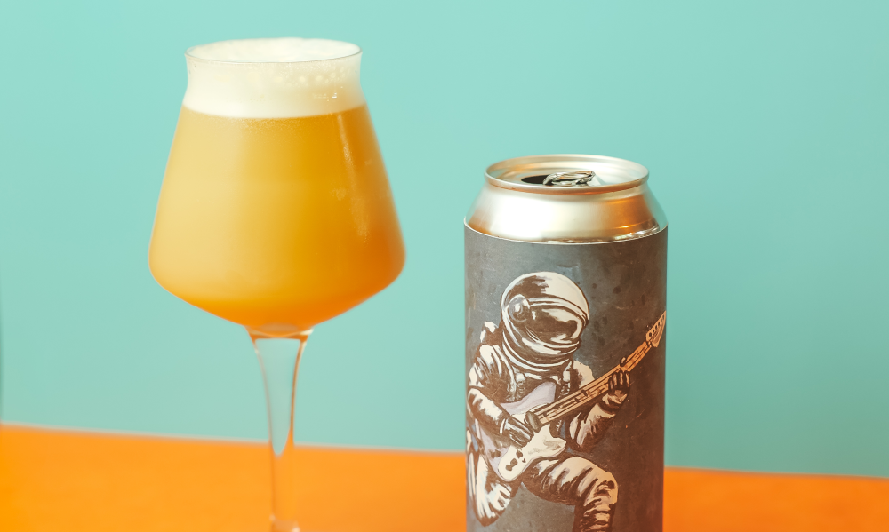 Liquid Gallery Brewing blik bier en gevuld glas