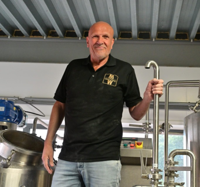 Brouwerij Maatwerk brouwer tijdens een brouwdag