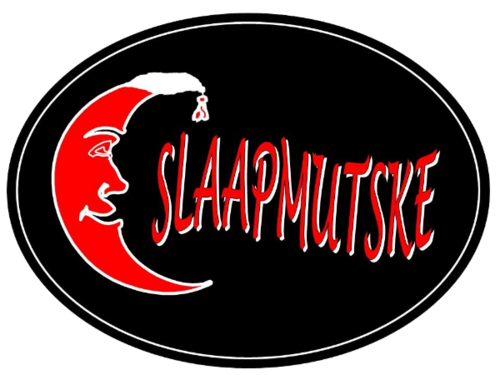Ovaal zwart logo met een lachende maansikkel met slaapmuts en de tekst Slaapmutske.