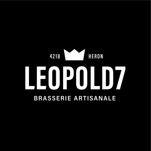 Wit logo met kroon en tekst LEOPOLD7 Brasserie Artisanale op zwarte achtergrond