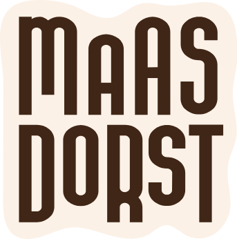 Logo van Maasdorst met donkerbruine letters op een licht crèmekleurige, organische achtergrond.